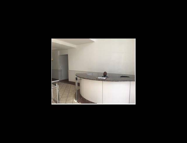175M² OFFICE RENTED IN STEENBERG
